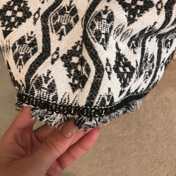 ⚠️DONATING SOON⚠️ Metallic Thread Tribal Blazer - Picture 4 of 7